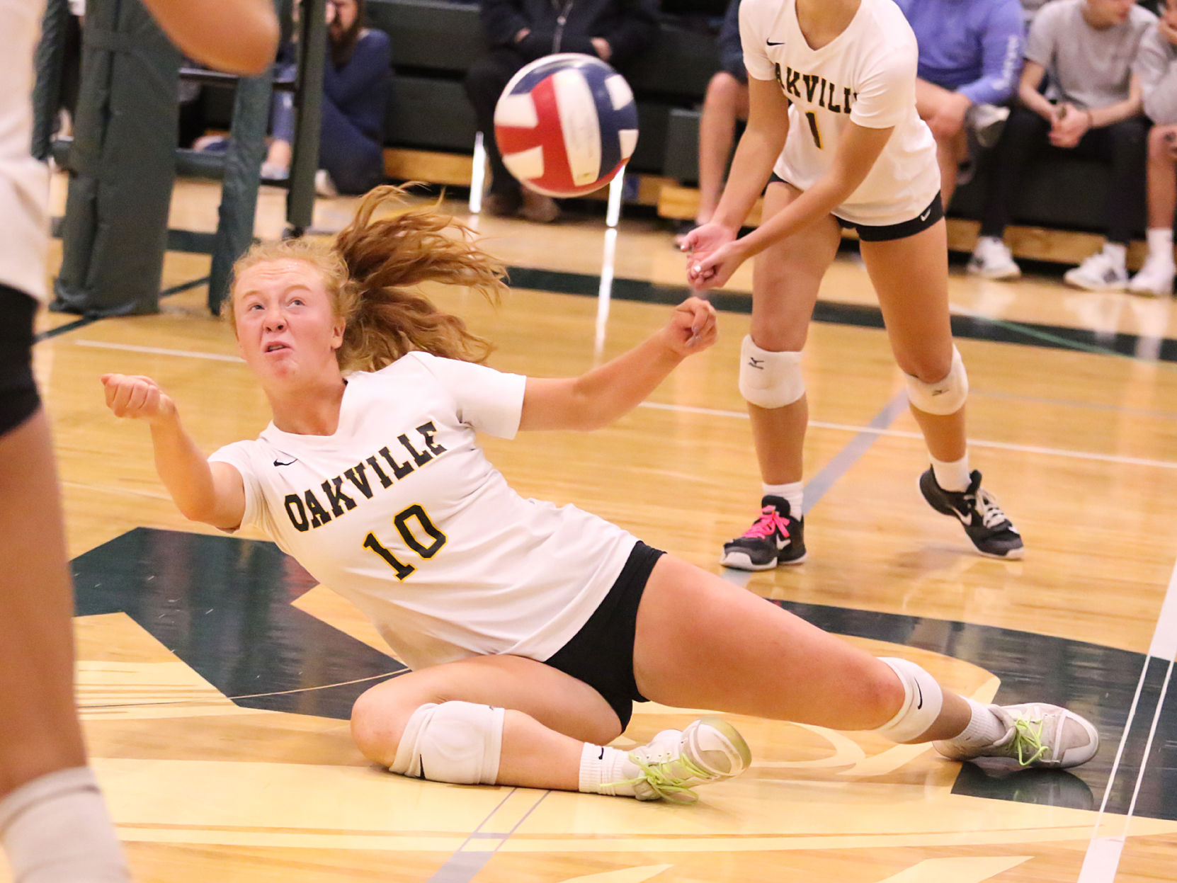 Lindbergh vs. Oakville volleyball